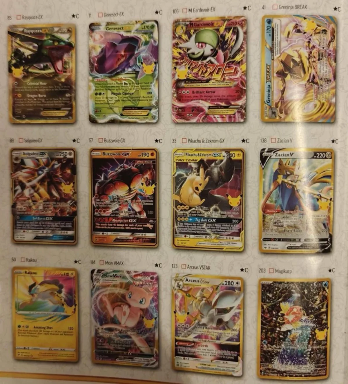 Nouvelle page leakée du livret 30e Anniversaire : Rayquaza-EX, Genesect-EX, M Gardevoir-EX, Greninja BREAK, Solgaleo-GX, Buzzwole-GX, Pikachu & Zekrom-GX, Zacian V, Raikou, Mew VMAX, Arceus VSTAR et Magikarp au cadre doré