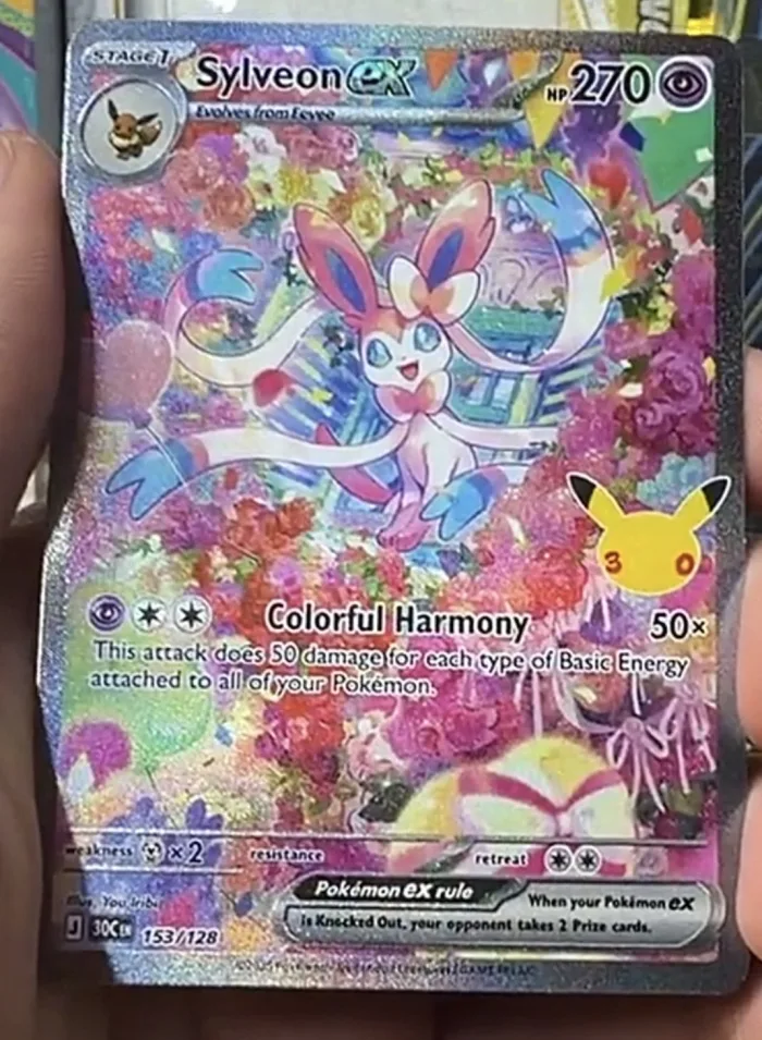 Carte Sylveon ex SIR 270 PV numéro 153/128, attaque Colorful Harmony 50x, Pikachu 30 ans incrusté, version anglaise de Nymphali-ex, extension 30e Anniversaire Pokémon
